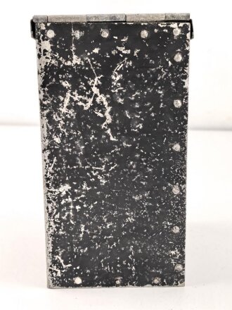 Luftwaffe, Leichtmetallkasten für ein Flugzeug. Maße etwa 12,5 x 15 x 23cm. Originallack
