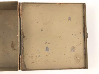 Transportkasten Wehrmacht, Maße etwa  18 x 18,5 x 9cm. Originallack