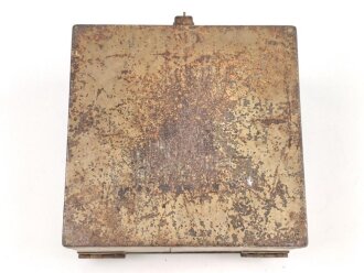 Transportkasten Wehrmacht, Maße etwa  18 x 18,5 x 9cm. Originallack