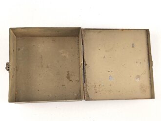 Transportkasten Wehrmacht, Maße etwa  18 x 18,5 x 9cm. Originallack