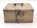 Transportkasten Wehrmacht, Maße etwa  18 x 18,5 x 9cm. Originallack
