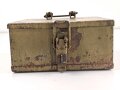 Transportkasten Wehrmacht, Maße etwa  18 x 18,5 x 9cm. Originallack