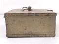 Transportkasten Wehrmacht, Maße etwa  18 x 18,5 x 9cm. Originallack