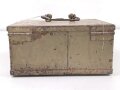 Transportkasten Wehrmacht, Maße etwa  18 x 18,5 x 9cm. Originallack