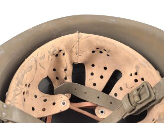 Italien 2. Weltkrieg, Stahlhelm M33 , Originallack und Kinnriemen.