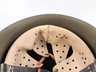 Italien 2. Weltkrieg, Stahlhelm M33 , Originallack und Kinnriemen. Ungetragenes Stück