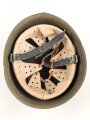 Italien 2. Weltkrieg, Stahlhelm M33 , Originallack und Kinnriemen. Ungetragenes Stück