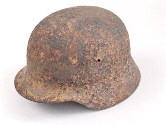 Stahlhelm Wehrmacht Modell 1935, ungereinigter Fundzustand