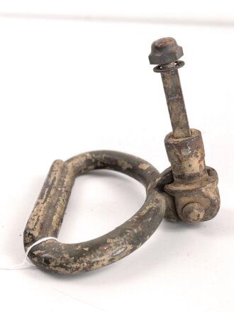 Schwerer Metallgriff Wehrmacht, vermutlich zum öffnen und ziehen von Werkzeugschubladen oder ähnlichem . Breite 12cm, Originallack
