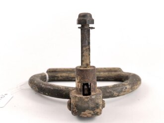 Schwerer Metallgriff Wehrmacht, vermutlich zum öffnen und ziehen von Werkzeugschubladen oder ähnlichem . Breite 12cm, Originallack