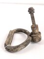 Schwerer Metallgriff Wehrmacht, vermutlich zum öffnen und ziehen von Werkzeugschubladen oder ähnlichem . Breite 12cm, Originallack