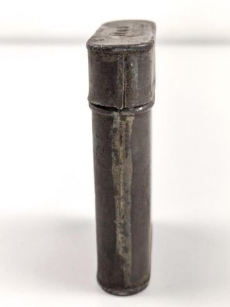 Reinigungsgerät vermutlich um 1900, Maße der Dose etwa 2,5 x 7,5 x 11cm