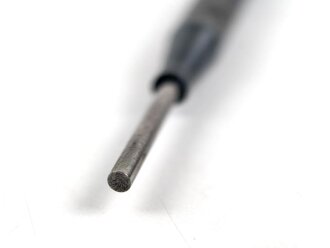 Waffenmeister Werkzeug Wehrmacht. Gehört unter anderem in den Schiebekasten im kleinen Waffenmeister Werkzeugkasten. Länge 9,5cm, datiert 1941