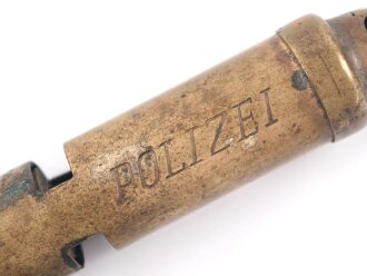 Trillerpfeife aus Messing , markiert " POLIZEI"