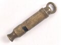 Trillerpfeife aus Messing , markiert " POLIZEI"