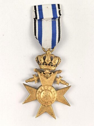 Bayern, Militärverdienstkreuz 3. Klasse mit Krone und Schwertern. Vermutlich neuzeitlich vergoldet, an schmalem Band