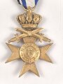 Bayern, Militärverdienstkreuz 3. Klasse mit Krone und Schwertern. Vermutlich neuzeitlich vergoldet, an schmalem Band
