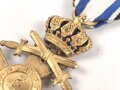 Bayern, Militärverdienstkreuz 3. Klasse mit Krone und Schwertern. Vermutlich neuzeitlich vergoldet, an schmalem Band