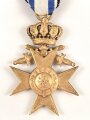 Bayern, Militärverdienstkreuz 3. Klasse mit Krone und Schwertern. Vermutlich neuzeitlich vergoldet, an schmalem Band