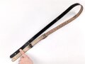 Trageriemen Wehrmacht, schwarzes Leder Breite 2cm, Gesamtlänge 114cm, datiert 1941