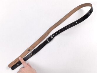 Trageriemen Wehrmacht, schwarzes Leder Breite 2cm, Gesamtlänge 114cm, datiert 1940