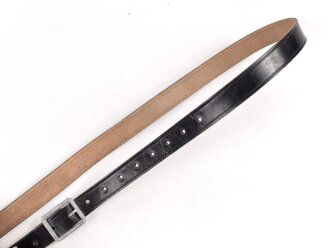Trageriemen Wehrmacht, schwarzes Leder Breite 2cm, Gesamtlänge 114cm, datiert 1940