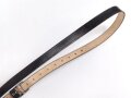 Trageriemen Wehrmacht, schwarzes Leder Breite 2cm, Gesamtlänge 114cm, datiert 1940