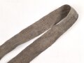 Eindornkoppel aus Webmaterial mit eiserner Schnalle. Breite 4cm, Gesamtlänge 92cm. Die Verarbeitung von Hohlnieten lässt mich auf k.u.k. Österreich / Ungarn oder Tschechoslowakei schliessen.