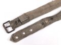 Eindornkoppel aus Webmaterial mit eiserner Schnalle. Breite 4cm, Gesamtlänge 92cm. Die Verarbeitung von Hohlnieten lässt mich auf k.u.k. Österreich / Ungarn oder Tschechoslowakei schliessen.