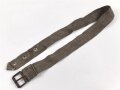 Eindornkoppel aus Webmaterial mit eiserner Schnalle. Breite 4cm, Gesamtlänge 92cm. Die Verarbeitung von Hohlnieten lässt mich auf k.u.k. Österreich / Ungarn oder Tschechoslowakei schliessen.
