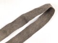 Eindornkoppel aus Webmaterial mit eiserner Schnalle. Breite 4cm, Gesamtlänge 92cm. Die Verarbeitung von Hohlnieten lässt mich auf k.u.k. Österreich / Ungarn oder Tschechoslowakei schliessen.
