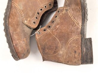 Paar benagelte Schuhe für Mannschaften. Keine Markierung, Sohlenlänge 29,5cm, Alter und Herkunft unbekannt