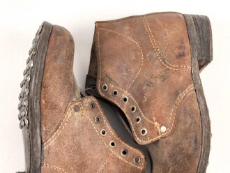 Paar benagelte Schuhe für Mannschaften. Keine Markierung, Sohlenlänge 29,5cm, Alter und Herkunft unbekannt