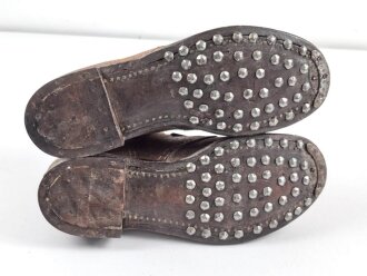Paar benagelte Schuhe für Mannschaften. Keine Markierung, Sohlenlänge 29,5cm, Alter und Herkunft unbekannt