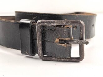 Schnallriemen aus massivem Leder. Breite 4,4cm,...