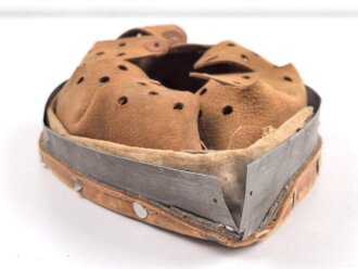 Teil eines Stahlhelm Innenfutter Wehrmacht. Zusammengebastelt, das Leder Original