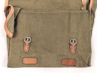 Frankreich wohl 2. Weltkrieg, Tasche/Musette für Koppel, gestempelt, ca. 22 x 27 x 9 cm, ungetragenes Stück