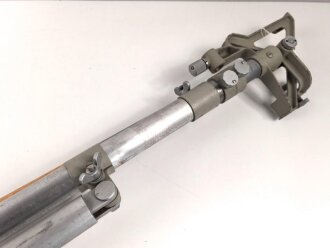 Gestell für ein optisches Gerät der Wehrmacht / Kriegsmarine. Hersteller Carl Zeiss Jena , guter Zustand, Originallack