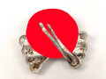 Totenkopf für einen Kragenspiegel der Panzertruppe. Aluminium , leicht narbiger Bodenfund