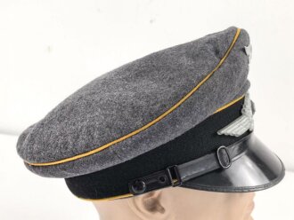 Luftwaffe, Schirmmütze für Mannschaften fliegendes Personal. Getragenes Stück in gutem Zustand, Kopfgrösse 57