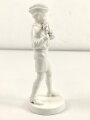 Porzellanmanufaktur Rosenthal, unbeschädigte Figur einen Querflöte spielenden Angehörigen der Hitlerjugend darstellend. Höhe 21cm. Seltenes Stück