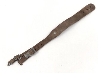 Trageriemen für einen Tornister der Wehrmacht. Ungeschwärzt, Aluminiumbeschläge