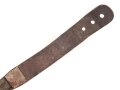 Trageriemen für einen Tornister der Wehrmacht. Ungeschwärzt, Aluminiumbeschläge