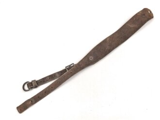 Trageriemen für einen Tornister der Wehrmacht. Oben leicht gekürzt, datiert 1937
