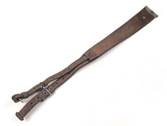 Trageriemen für einen Tornister der Wehrmacht. Datiert 1936, Aluminiumbeschläge