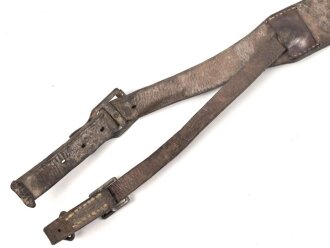 Trageriemen für einen Tornister der Wehrmacht. Datiert 1934, Eisen / Aluminiumbeschläge