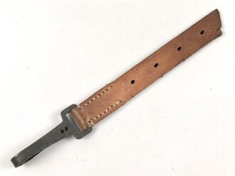 Ersatzteil für einen Rucksack für Gebirgstruppen der Wehrmacht. Ungebrauchtes Stück, gekürzt