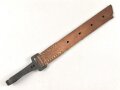 Ersatzteil für einen Rucksack für Gebirgstruppen der Wehrmacht. Ungebrauchtes Stück, gekürzt