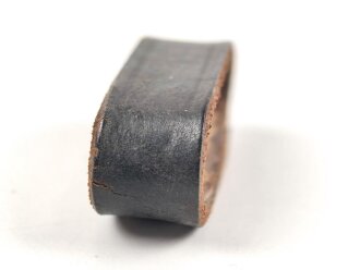 Schieber für einenTrageriemen der Wehrmacht, schwarzes Leder, Innenmaß 32mm