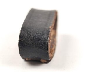 Schieber für einenTrageriemen der Wehrmacht, schwarzes Leder, Innenmaß 32mm